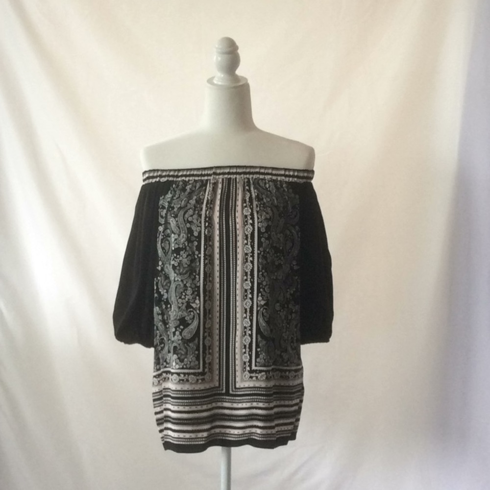 Max Studio off the shoulder top, size small.